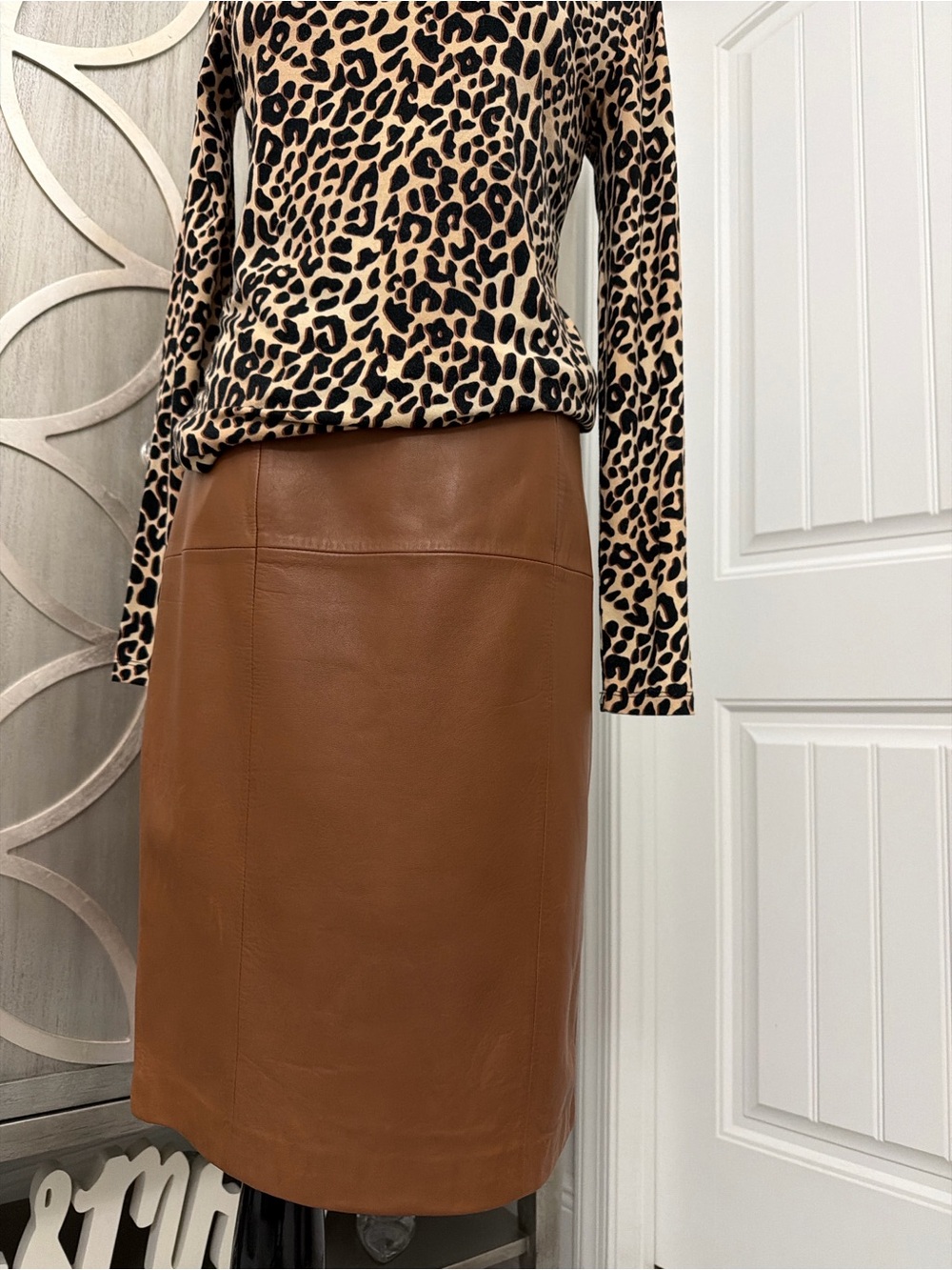ANTONIO MELANI Brown 100% Leather Pencil Skirt with belt loops - Picture 3 of 10